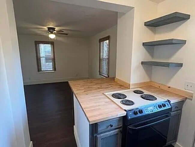 Building Photo - 317 E St Joseph St