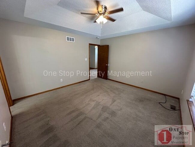 Building Photo - Spacious 3 Bed, 3 Bath Home in Raymore wit...