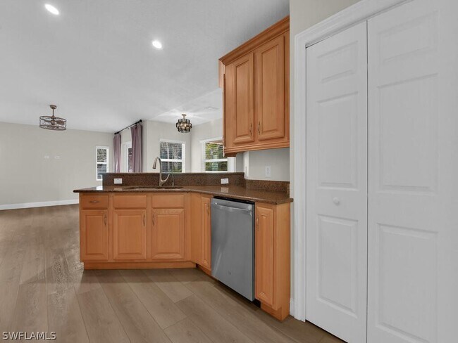 Building Photo - 6070 Lancewood Way