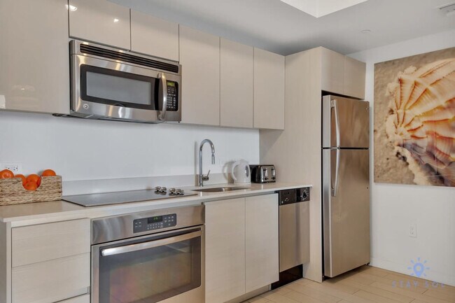 Building Photo - 2602 E Hallandale Beach Blvd