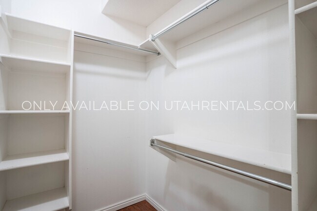 Building Photo - 1061 Canyon Meadow Dr