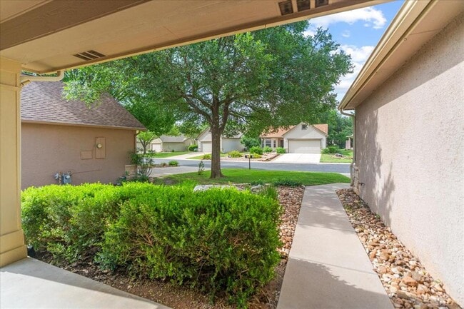 Building Photo - 104 Whitewing Way