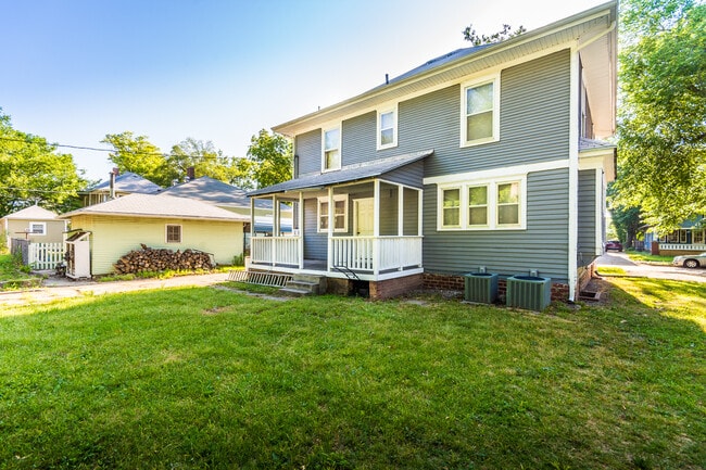 Building Photo - 353 N 15th St