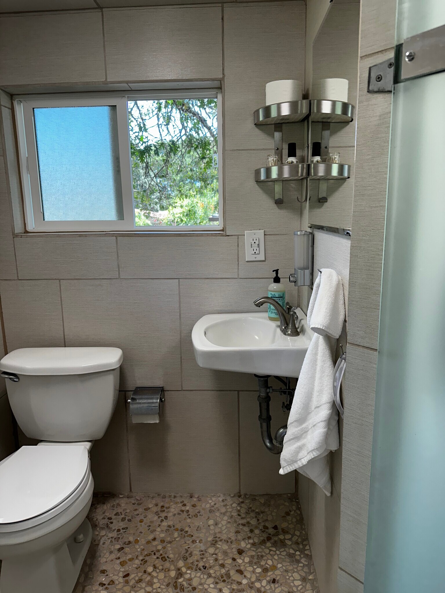 Building Photo - 977 McFarlane Ave