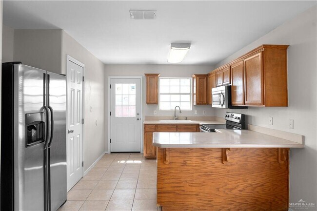 Building Photo - 19 Res Dr