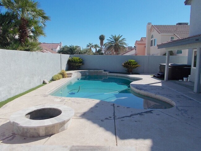 Building Photo - Spacious 4-Bed Home in Quiet Las Vegas Cul-de-Sac with Private Backyard