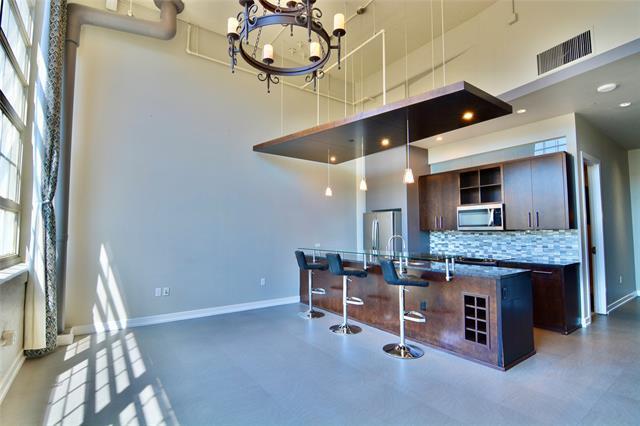 Building Photo - 2600 W 7th St