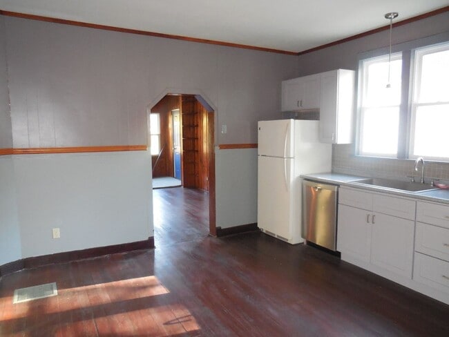 Building Photo - Two Bedroom Home with 3 Baths and W/D Hookups!