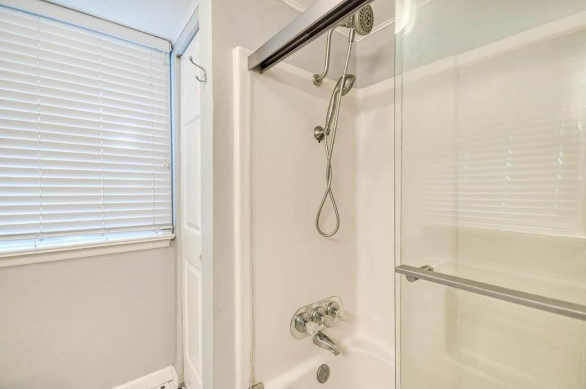 Building Photo - 304 S Franklin Blvd