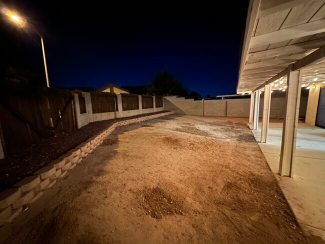 Building Photo - 14334 Poplar St