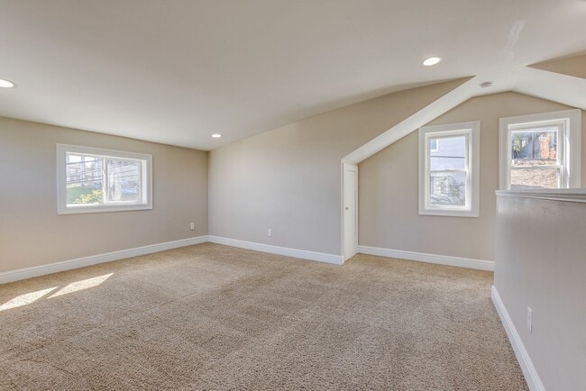 Building Photo - Available MAY 2026 - 2 Bedroom, 2 Bath Home w/ CRAZY City Views!