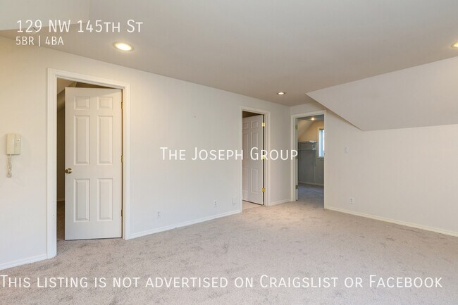 Building Photo - Beautiful 5 bed 3.5 bath in Seattle's Broa...