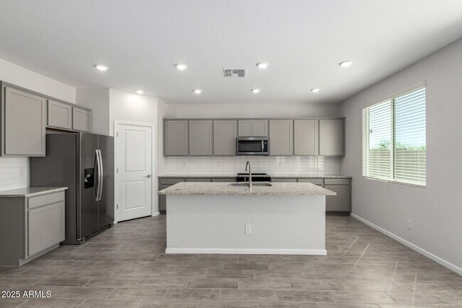 Building Photo - 18207 W Daley Ln