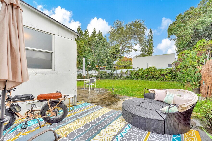 Building Photo - 274 NW 43rd St