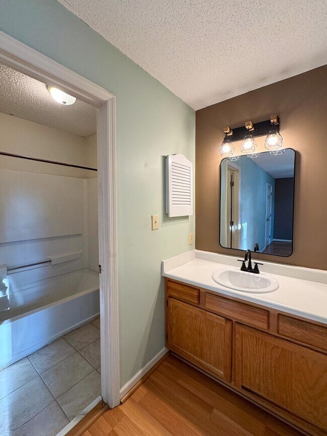 Building Photo - Charming 3 Bed 2 Bath Home in Jack Britt