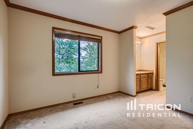 Building Photo - 205 Spring Pl