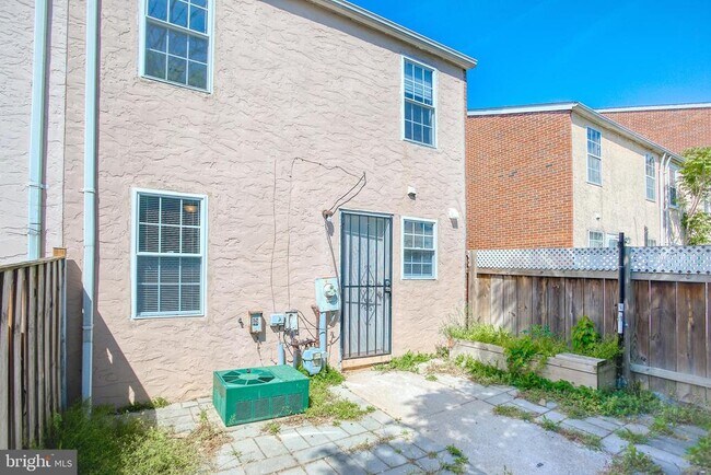 Building Photo - 819 Aisquith St
