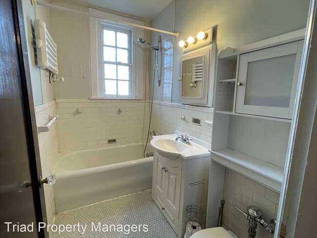 Building Photo - 2 br, 1 bath House - 1013 North Elm St. #C7