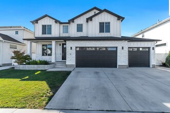Building Photo - Spacious 6-Bedroom Home in the Heart of Vi...