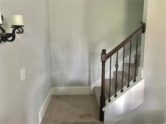 Building Photo - Carolina Lakes Gated Community!!