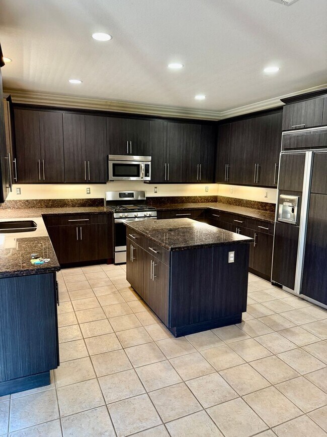 Building Photo - UPGRADED VICTORVILLE HOME