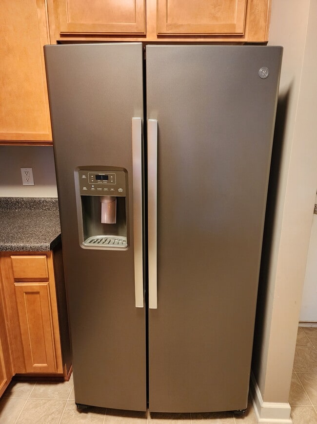 Building Photo - 7104 W Friendly Ave