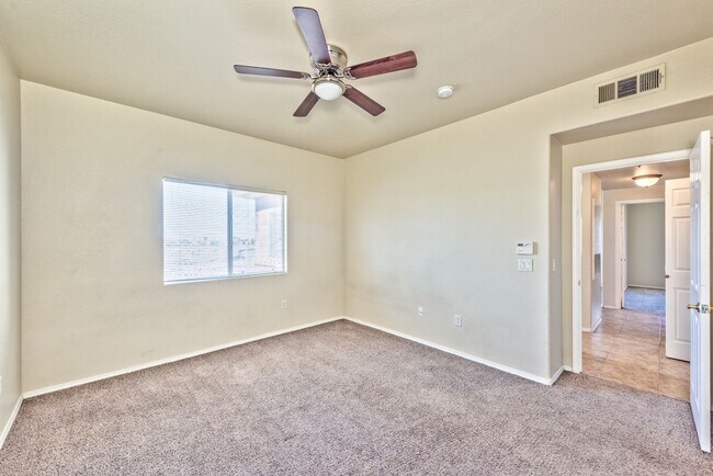 Building Photo - 1050 E Cactus Ave