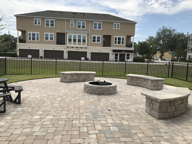 Building Photo - 478 Windmill Palm Cir