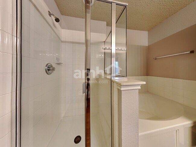 Building Photo - 2432 Arroyo Springs Dr