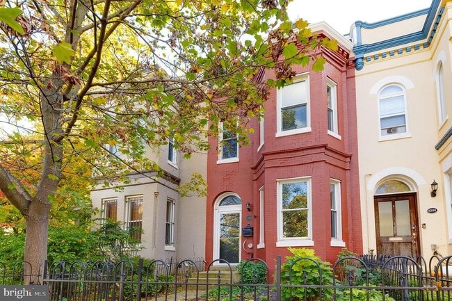 Building Photo - 1393 F St NE