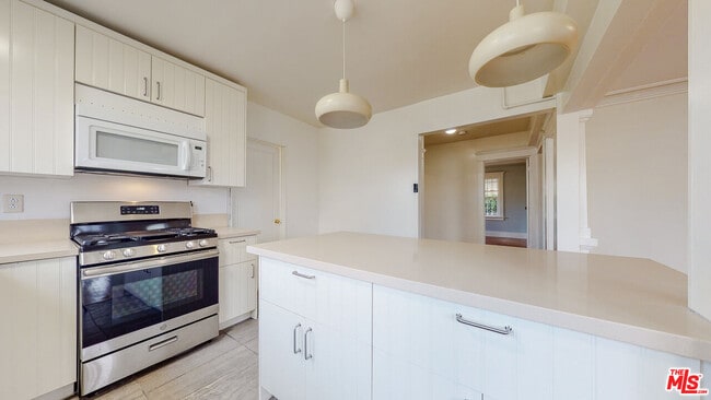 Building Photo - 1436 S Norton Ave