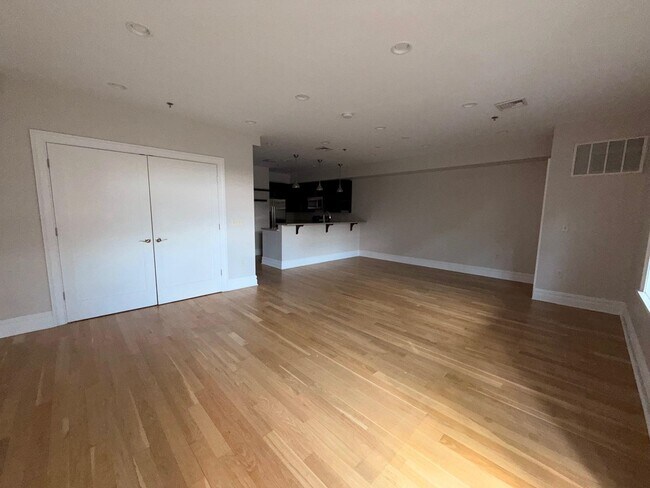 Building Photo - 703 Adams St