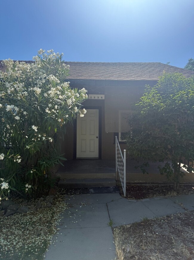 Building Photo - 1235 N St