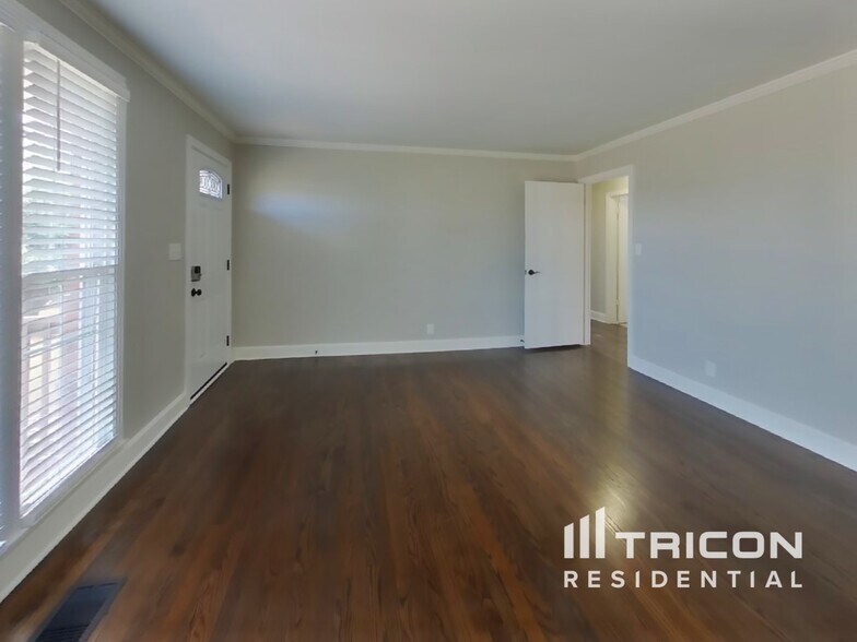 Building Photo - 421 Alta Loma Rd