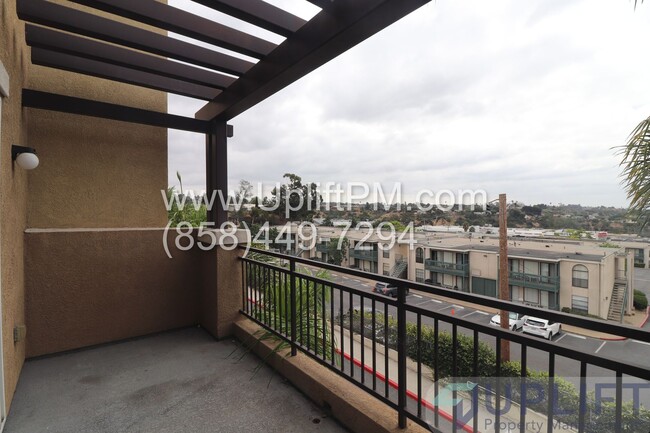 Building Photo - $1000 off 1st months rent  3-Bed Apartment