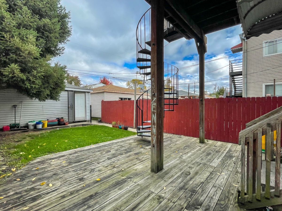 Building Photo - 3450 W Le Moyne St