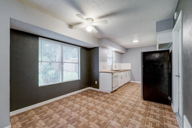 Building Photo - 5010 Joshua Ct