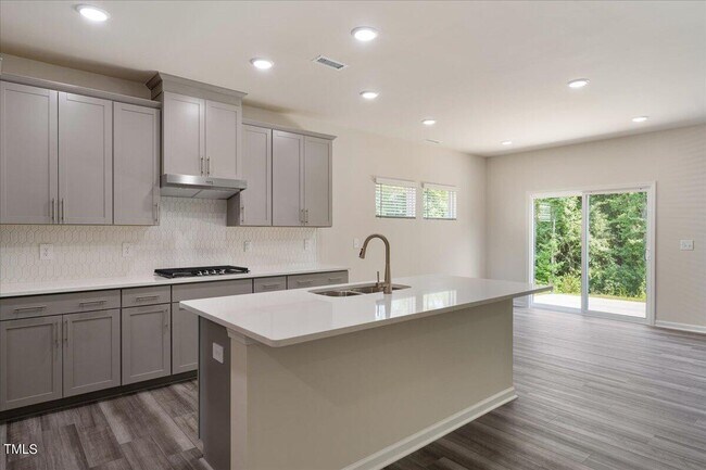 Building Photo - 937 Avonmore Dr