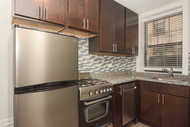 Building Photo - 434 W Belden Ave