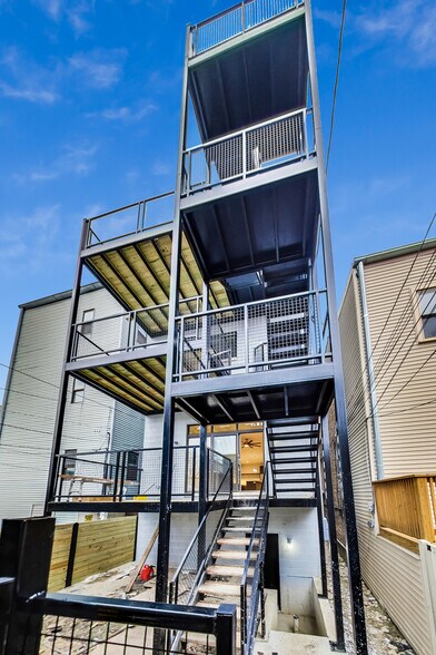 Building Photo - 1042 S Oakley Blvd