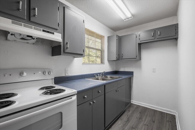 Building Photo - 851 Maple St