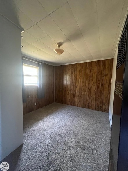 Building Photo - 9237 N River Rd