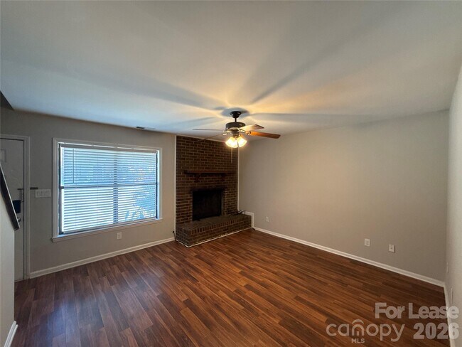 Building Photo - 2325 Brookview Ct