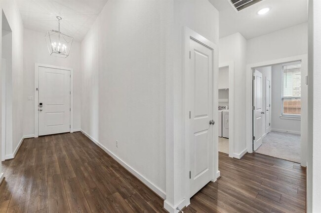 Building Photo - 22600 Fountaingrass Ln