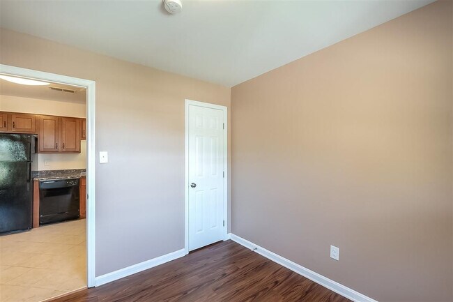 Building Photo - 1439 Townley Dr