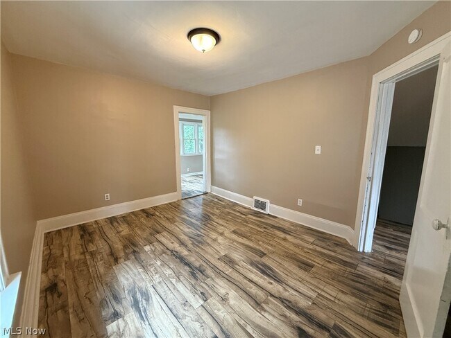 Building Photo - 897 Polk Ave