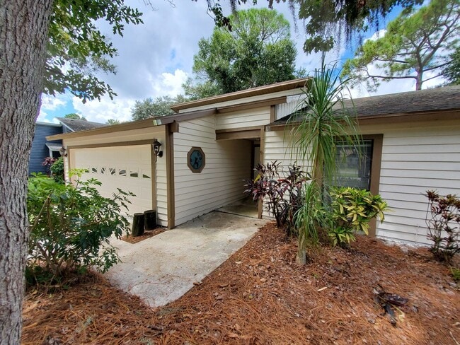 Building Photo - Spacious 3 bedroom/2bath/2 car garage in Lake Sarasota - Coming February