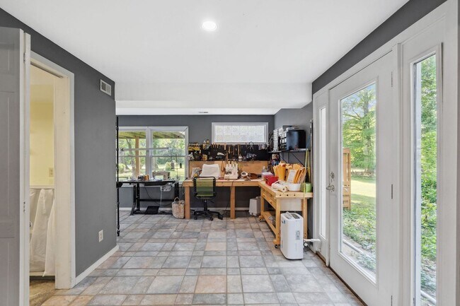 Building Photo - Gated versatile lifestyle property tucked into the heart of Tennessee’s most scenic countryside