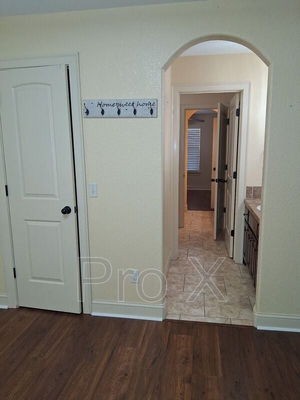 Building Photo - 3864 W Providence Dr