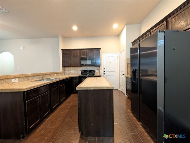 Building Photo - 296 Rosalie Dr